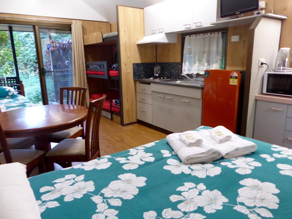 Lake Eacham Tourist Park & Cabins Extérieur photo